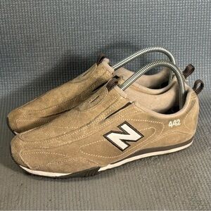 New Balance 442 Women’s Light Weight Athletic Shoes Size 8